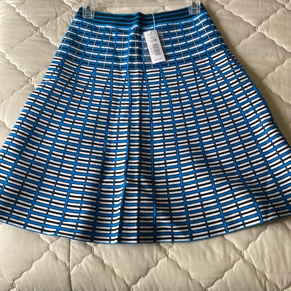 Skirt and top set made by Per se. - Picture 4 of 8